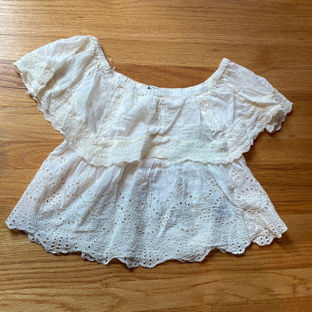 Off the shoulder American eagle shirt